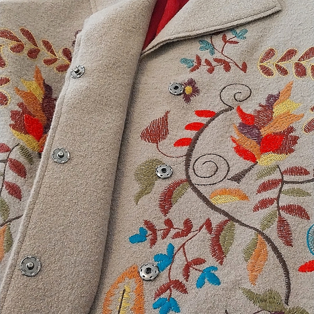 Embroidered Siberian jacket - Picture 5 of 10